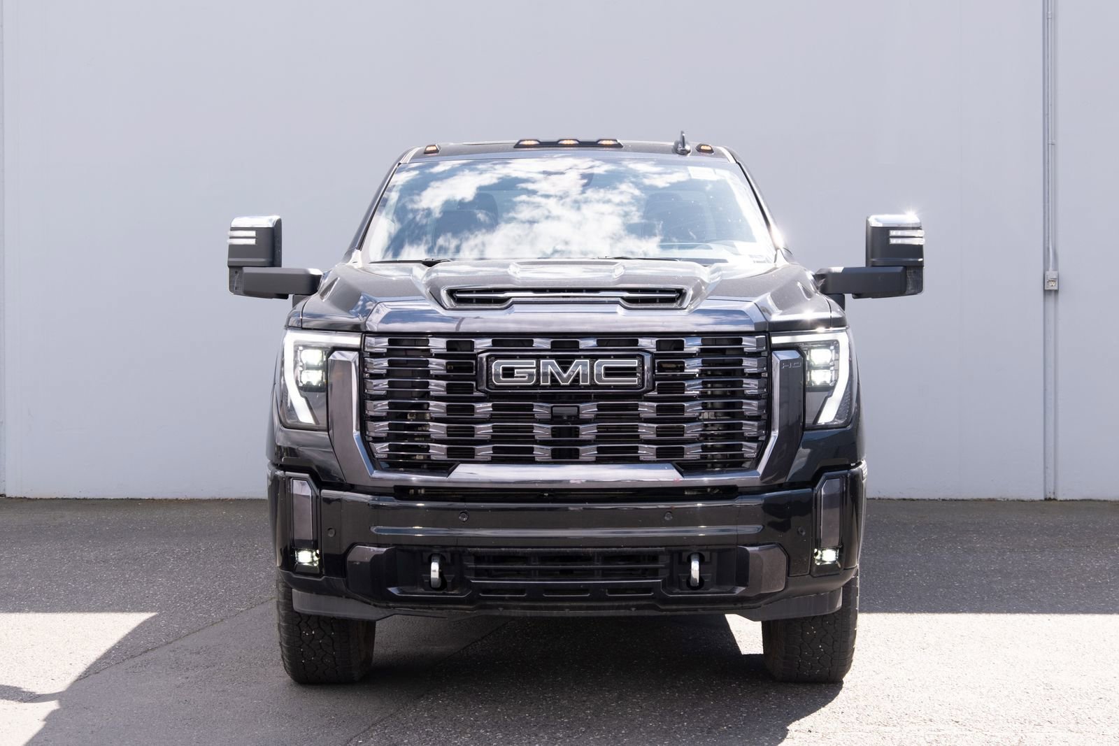 Used 2024 GMC Sierra 3500 Denali Ultimate AWD/4WD image 22