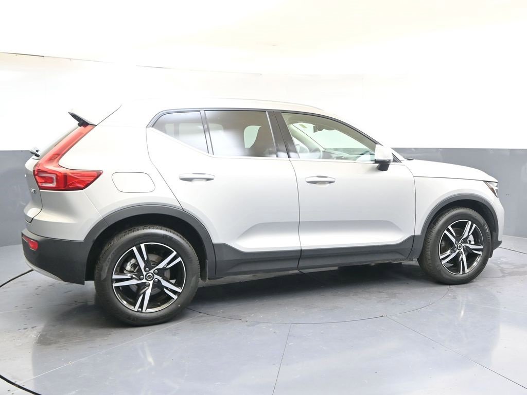 Certified 2025 Volvo XC40 B5 Core image 6