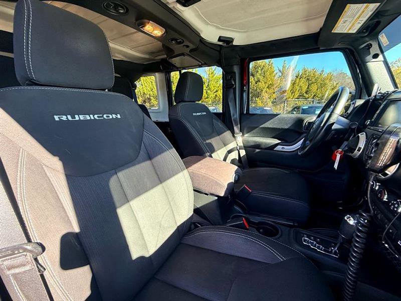 Used 2017 Jeep Wrangler Unlimited Rubicon w/ Connectivity Group image 19