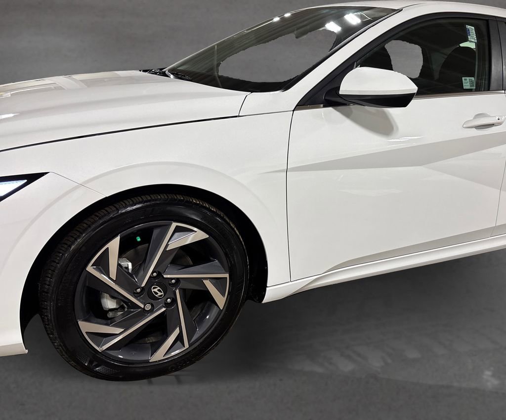 Used 2024 Hyundai Elantra SEL w/ Convenience Package image 12