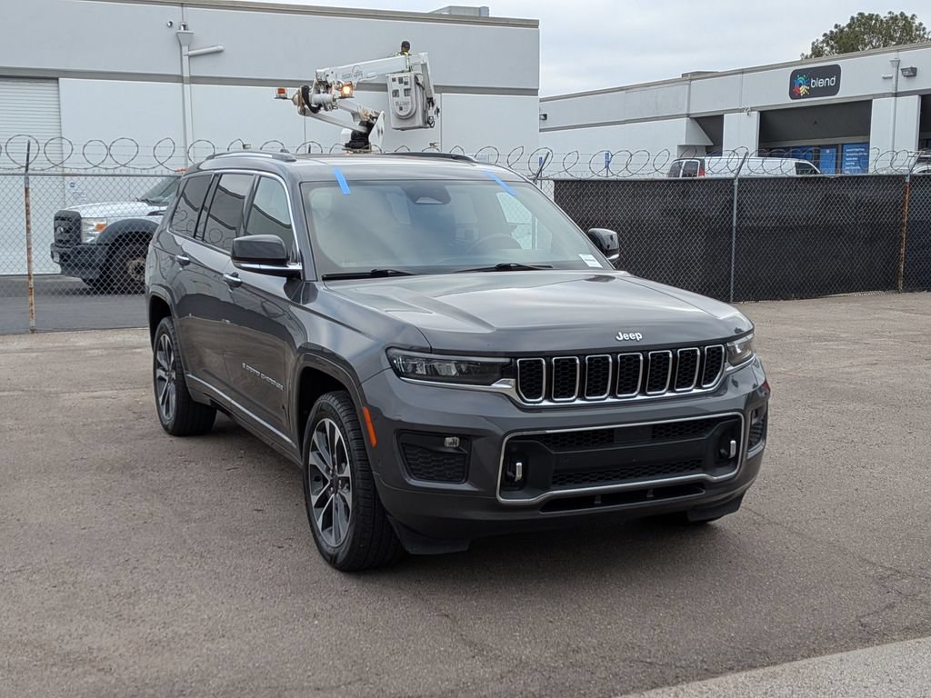 Used 2021 Jeep Grand Cherokee L Overland w/ Luxury Tech Group IV AWD/4WD image 2