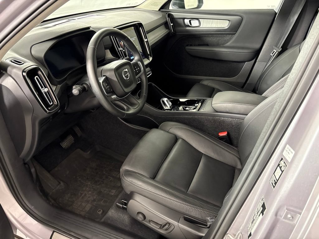 Used 2026 Volvo XC40 B5 Plus AWD/4WD image 29