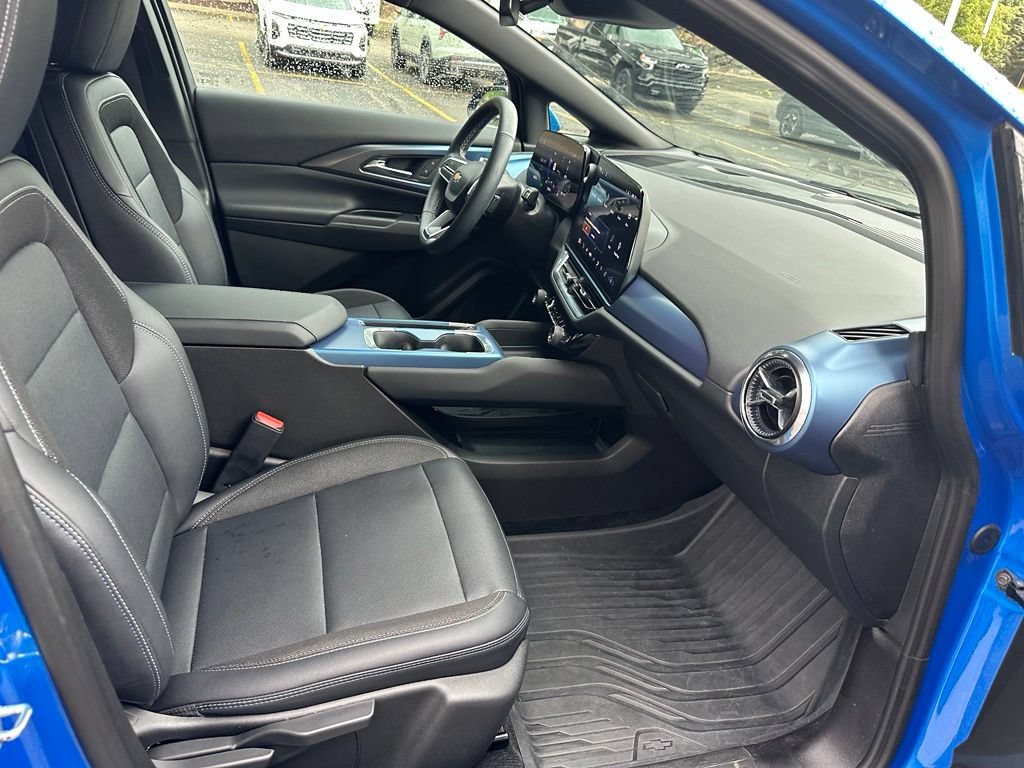 Used 2025 Chevrolet Equinox EV LT w/ Convenience Package FWD image 28