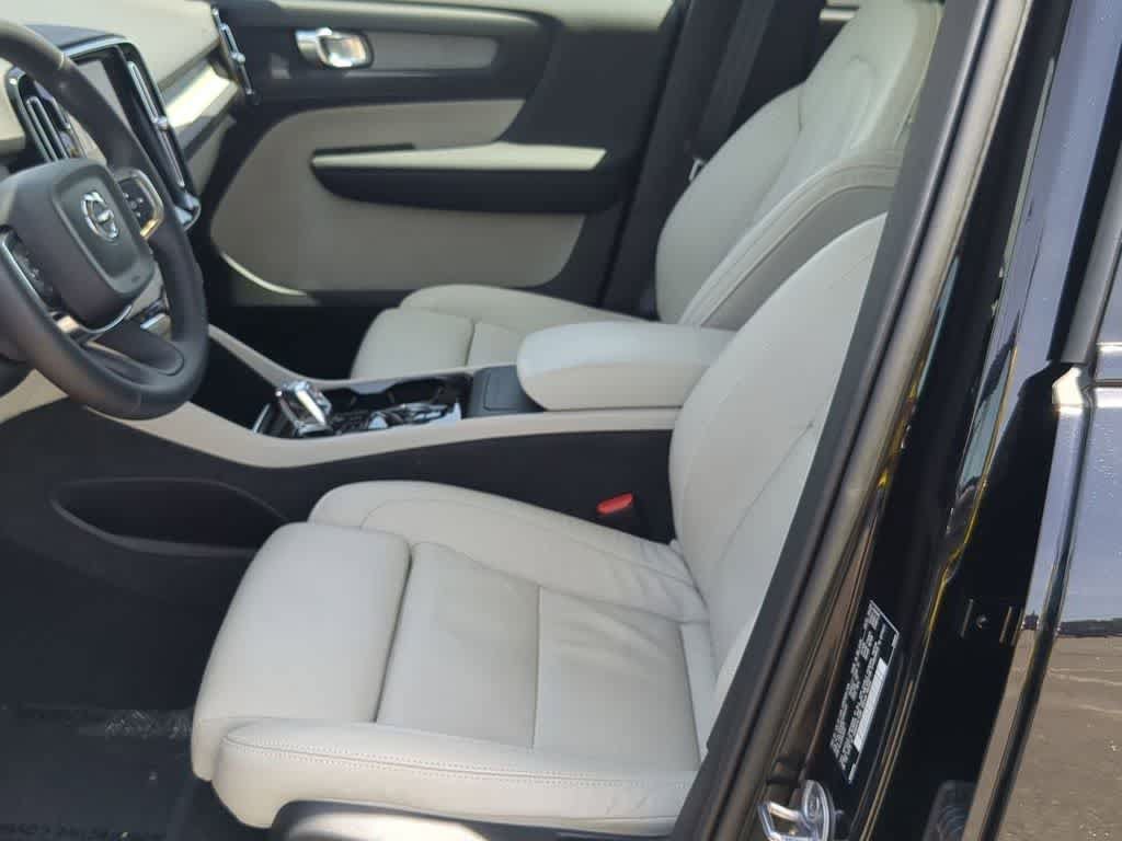 Used 2023 Volvo XC40 B5 Plus w/ Protection Package Premier AWD/4WD image 15