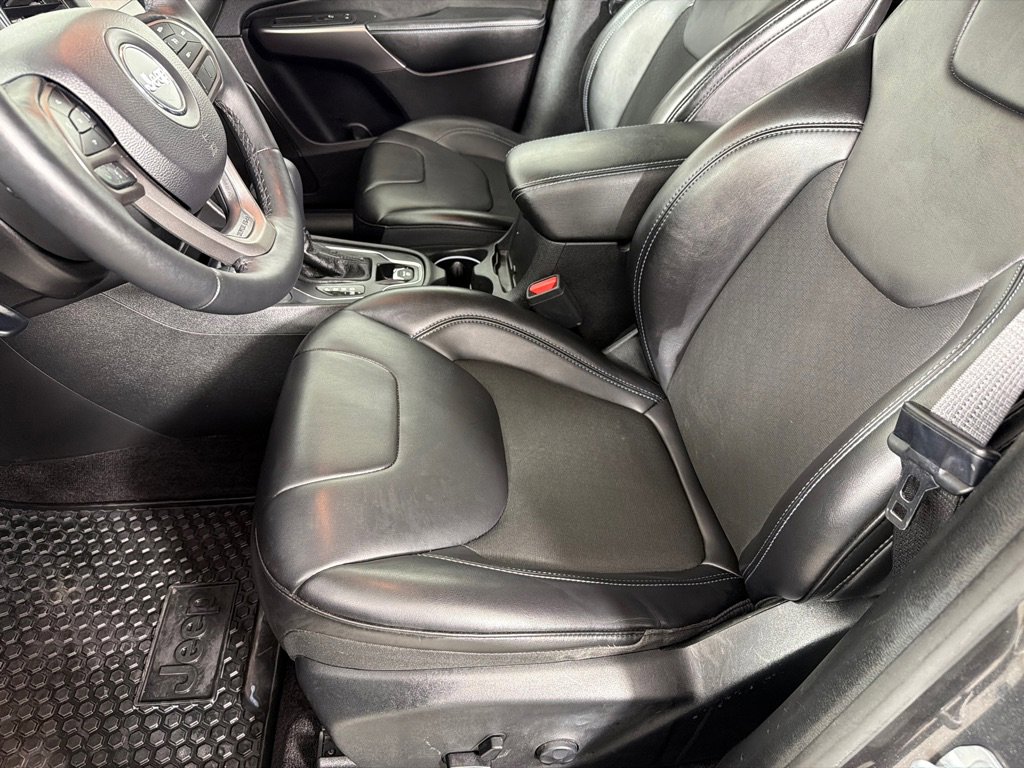 Used 2019 Jeep Cherokee Latitude Plus w/ Comfort/Convenience Group image 11