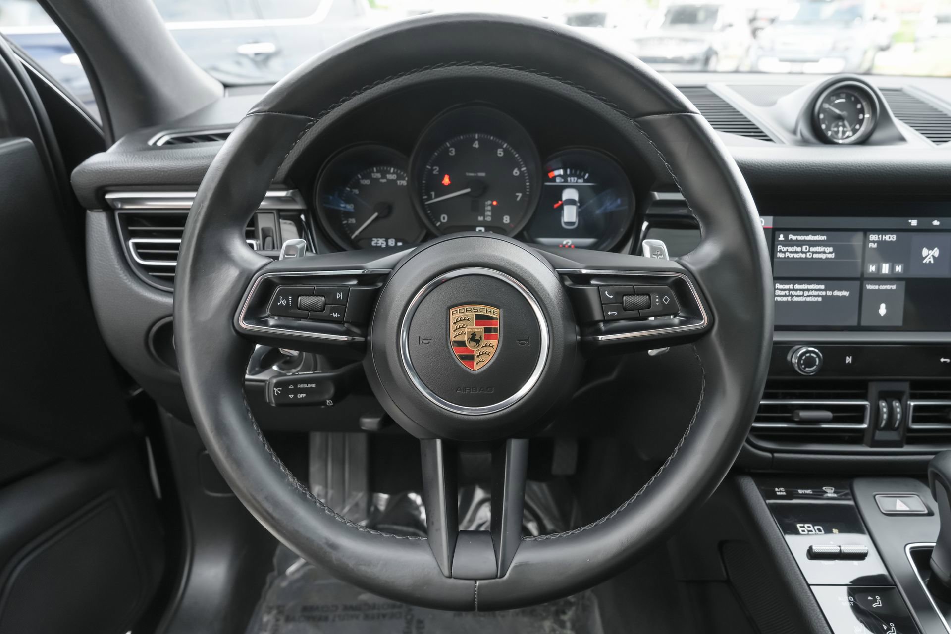 Used 2022 Porsche Macan image 8