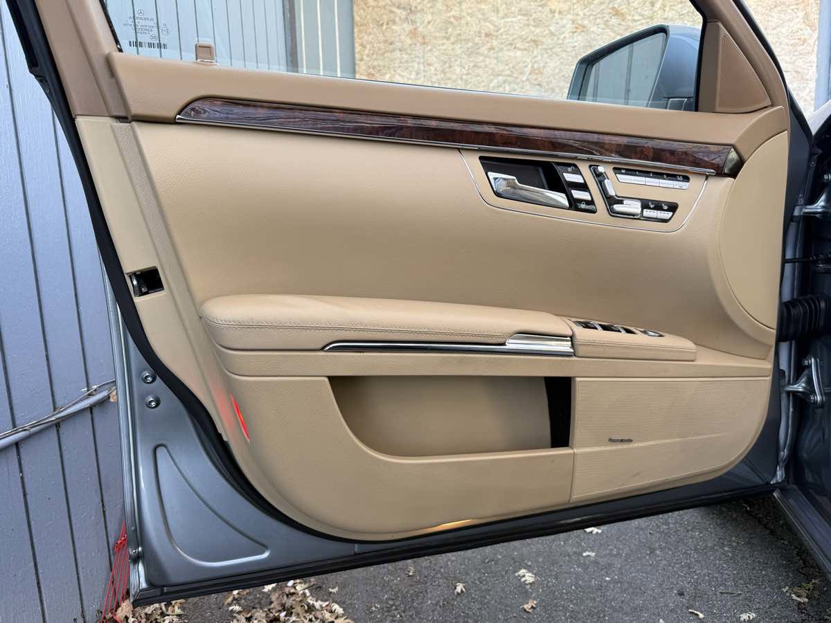 Used 2012 Mercedes-Benz S 550 4MATIC Sedan image 32