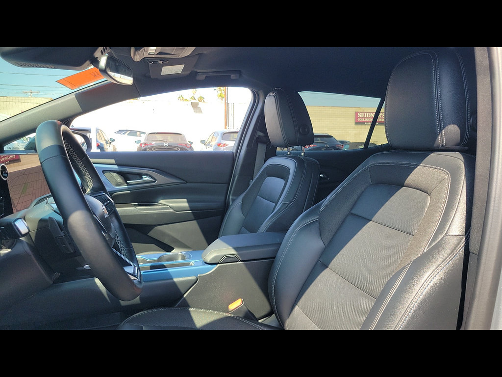 Used 2024 Chevrolet Equinox EV LT w/ LPO, Blackout Package FWD image 17