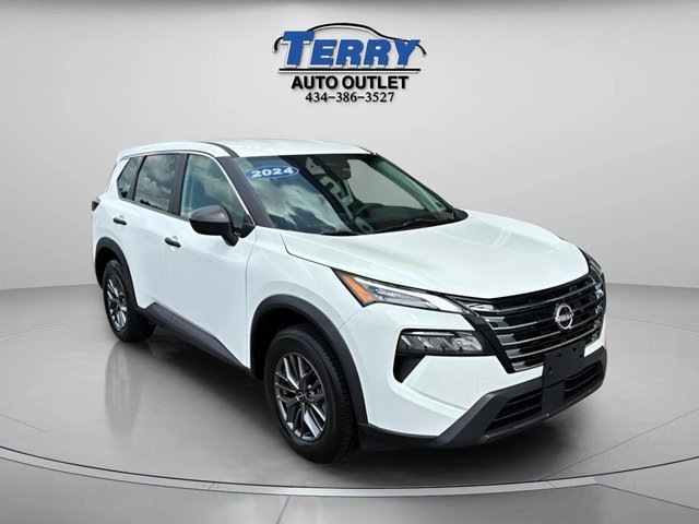 Used 2024 Nissan Rogue S image 2