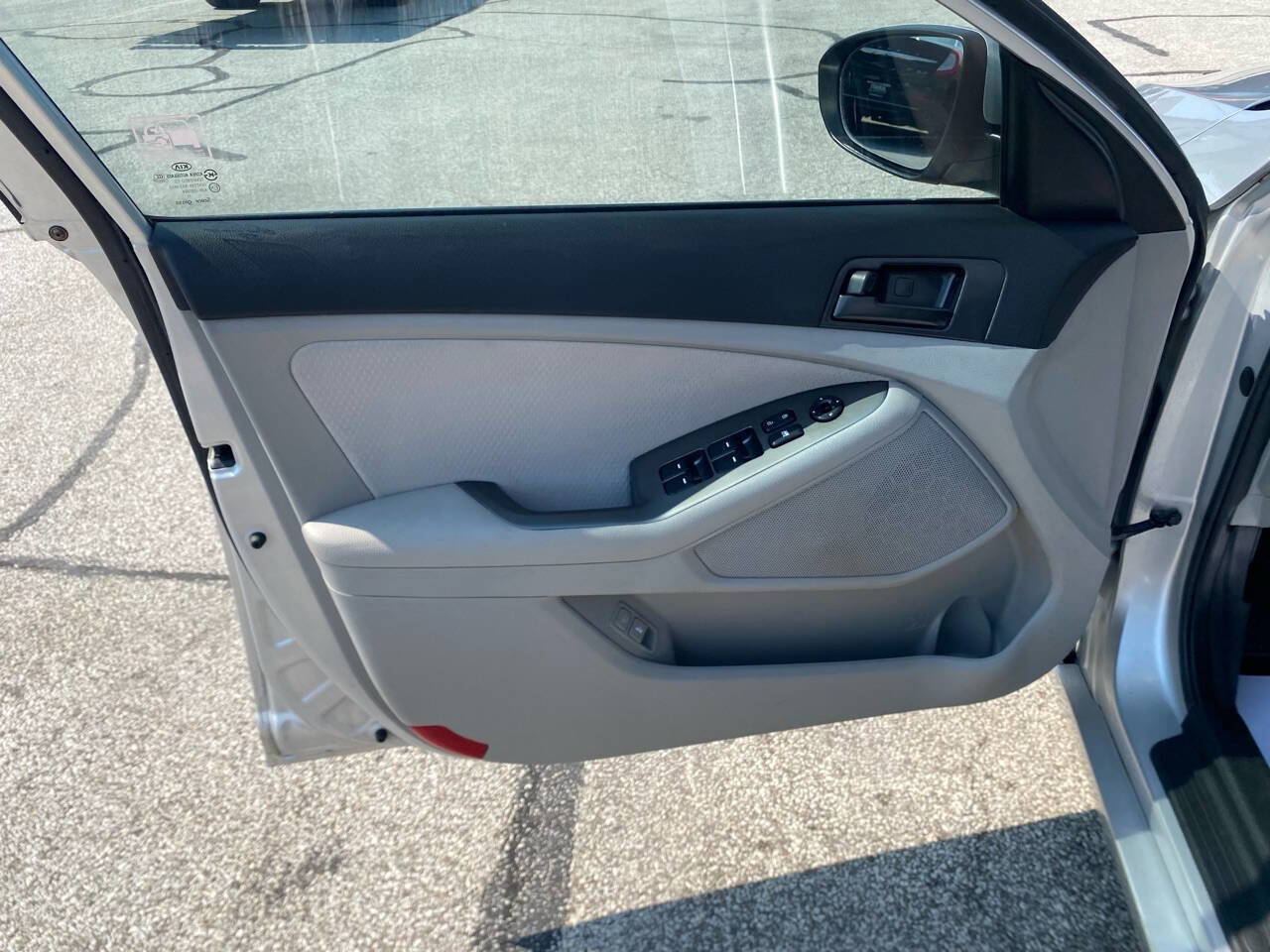 Used 2011 Kia Optima LX w/ Convenience Pkg image 16