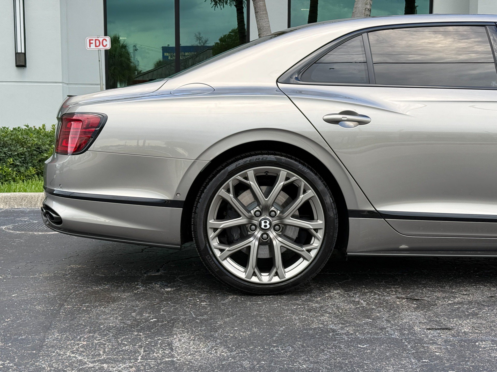 Used 2023 Bentley Flying Spur V8 AWD/4WD image 5