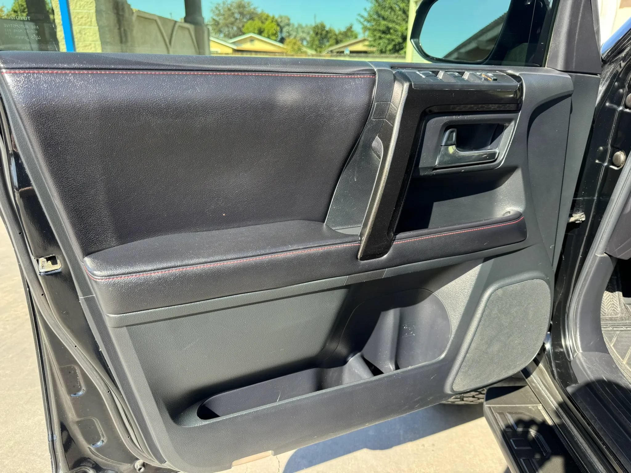 Used 2015 Toyota 4Runner SR5 AWD/4WD image 16