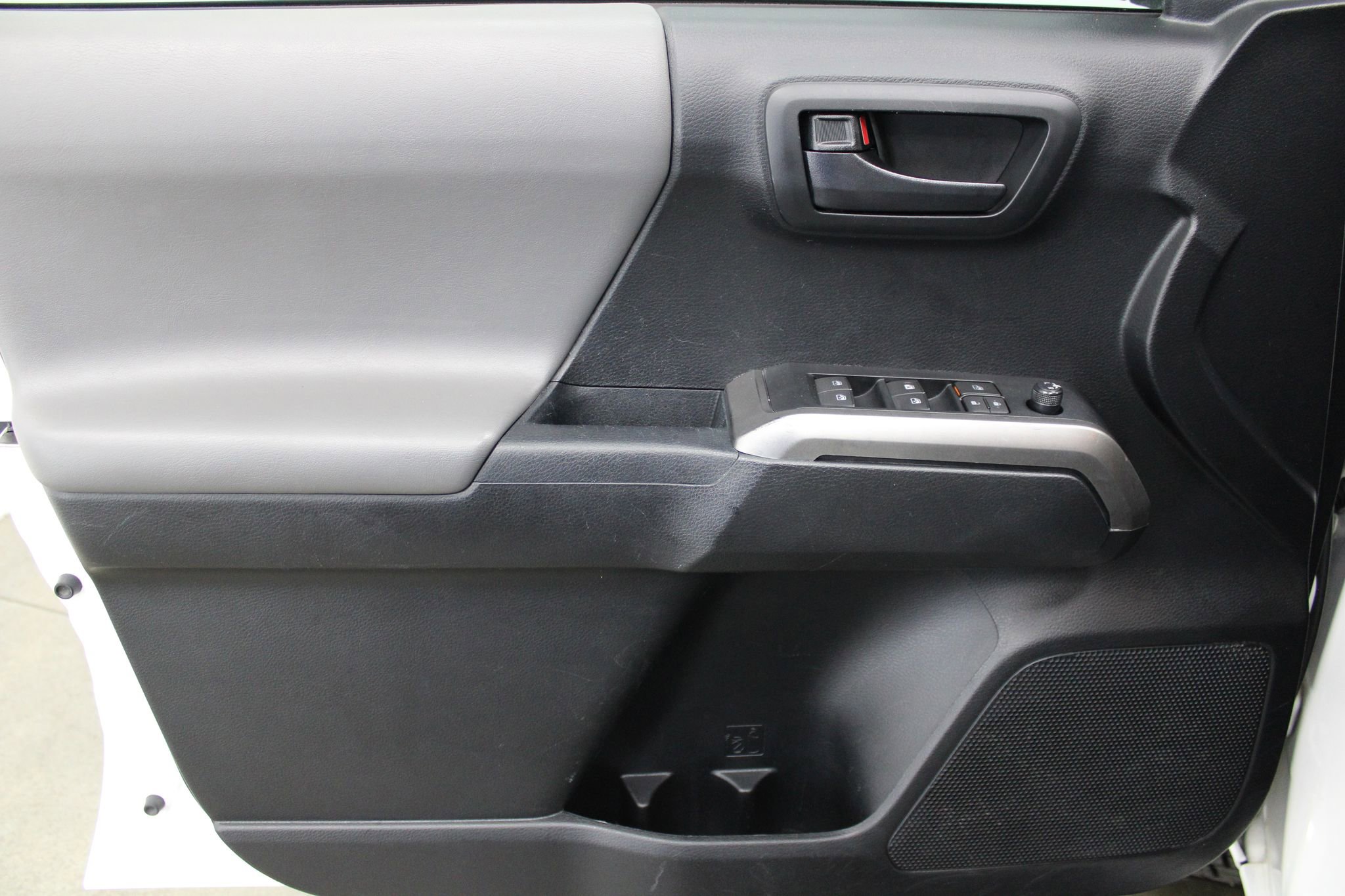 Used 2019 Toyota Tacoma SR5 AWD/4WD image 12