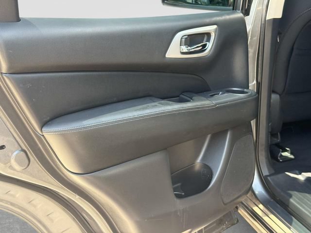 Used 2020 Nissan Pathfinder SV AWD/4WD image 16
