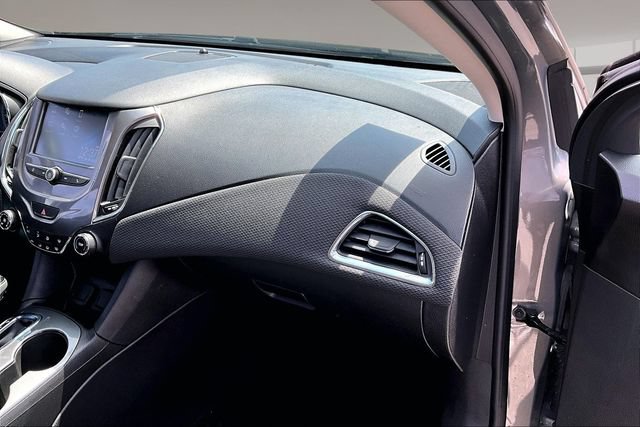 Used 2017 Chevrolet Cruze LT FWD image 23