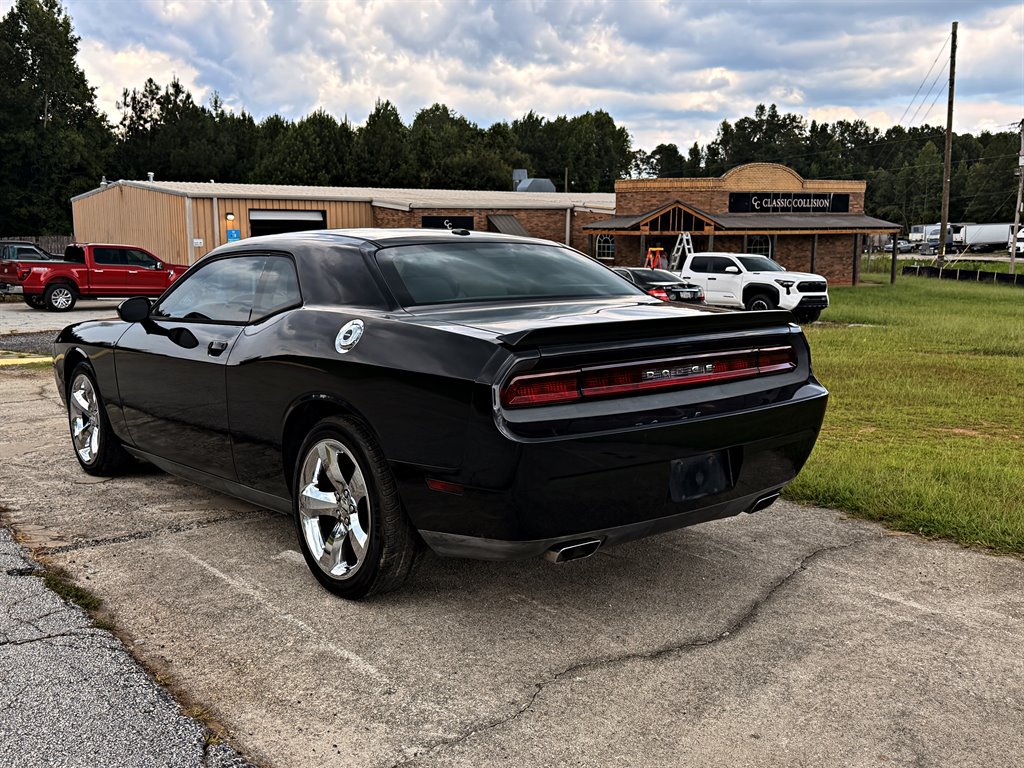 Used 2014 Dodge Challenger R/T RWD image 7