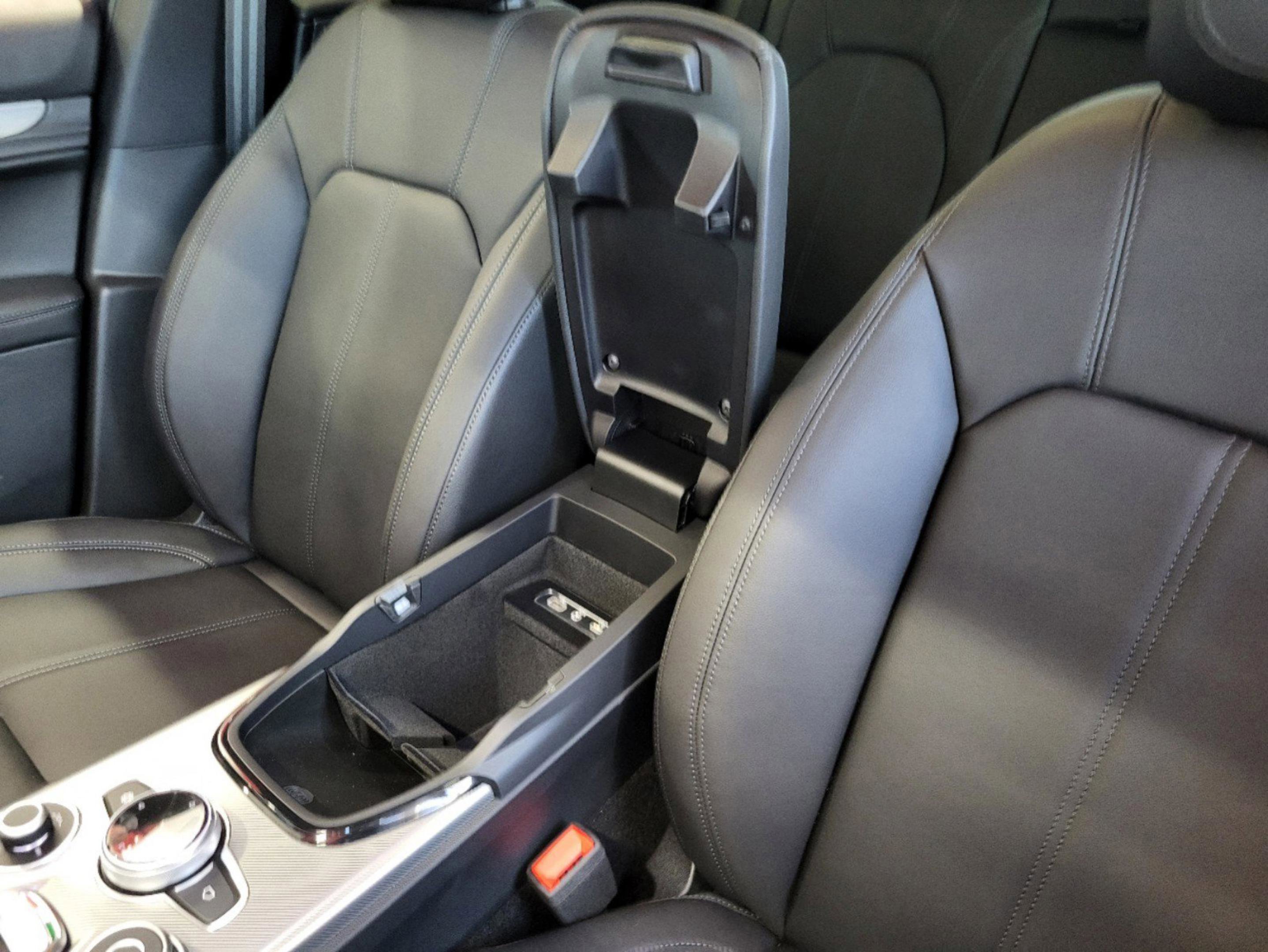 New 2025 Alfa Romeo Stelvio Sprint image 55