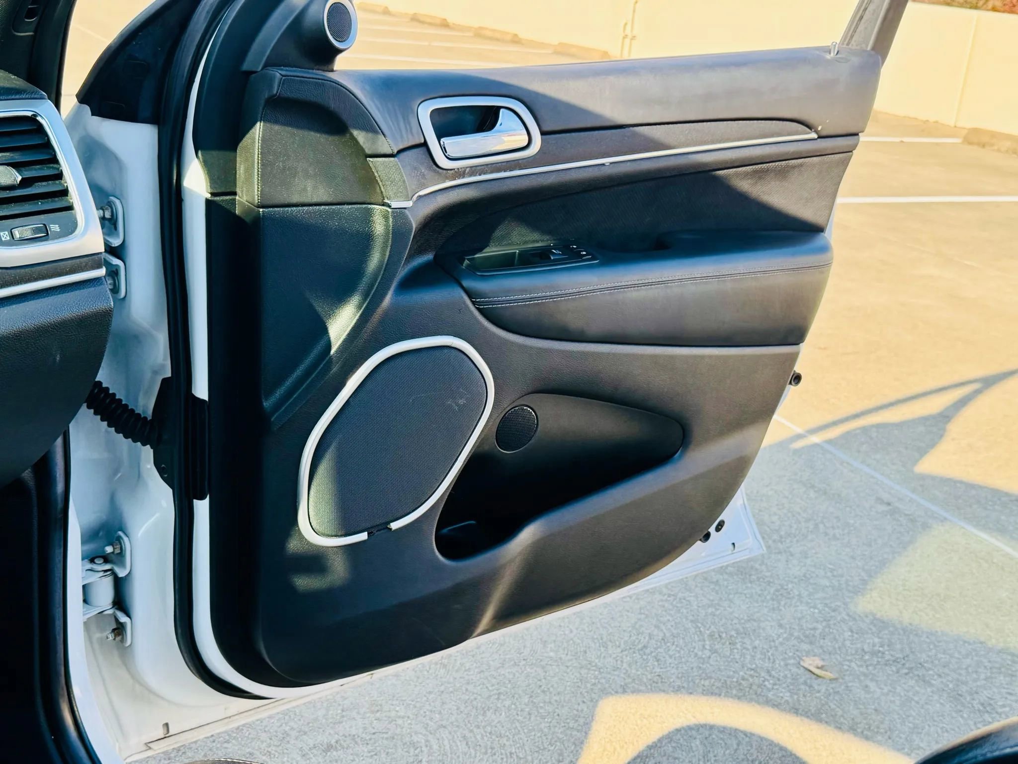 Used 2014 Jeep Grand Cherokee SRT8 w/ Luxury Group II image 42