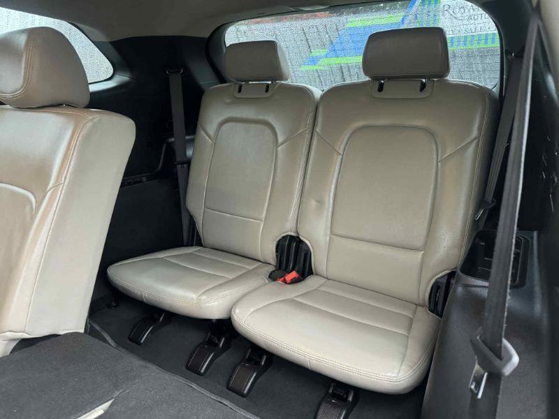 Used 2017 Hyundai Santa Fe SE AWD/4WD image 13