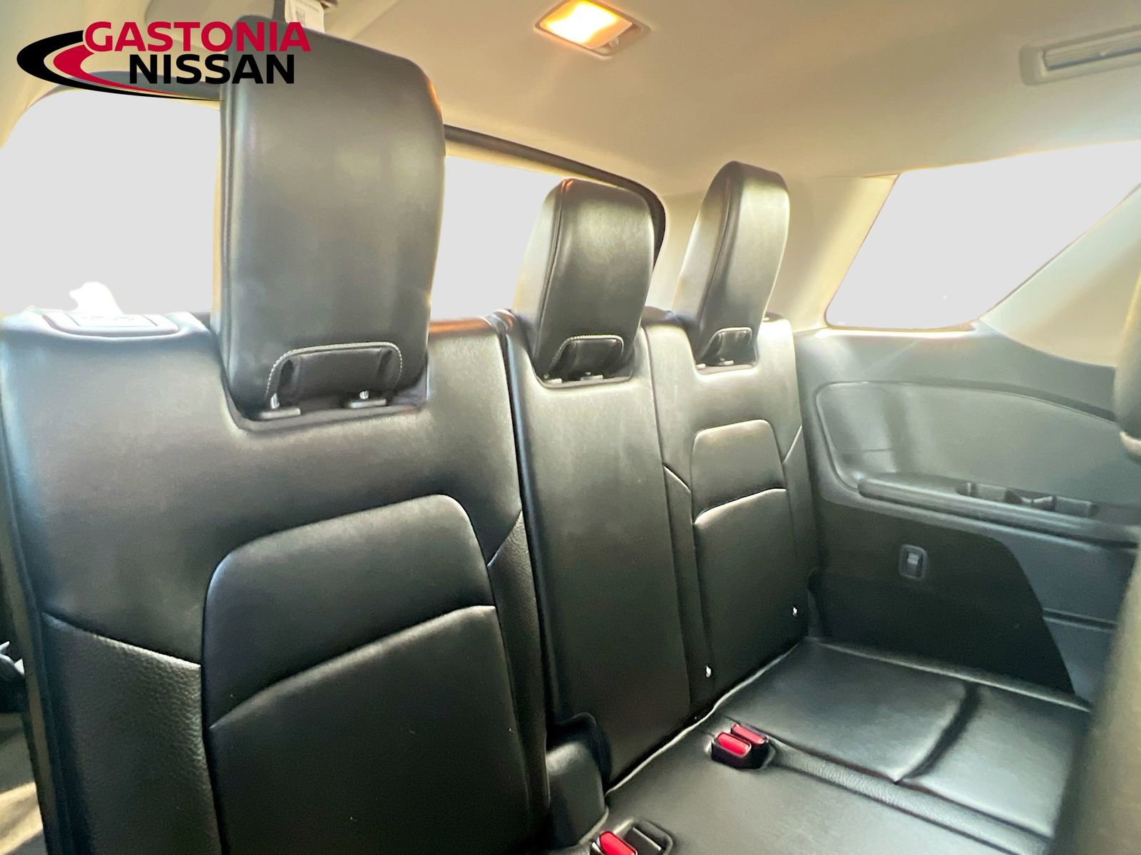 Used 2025 Nissan Pathfinder SL image 37