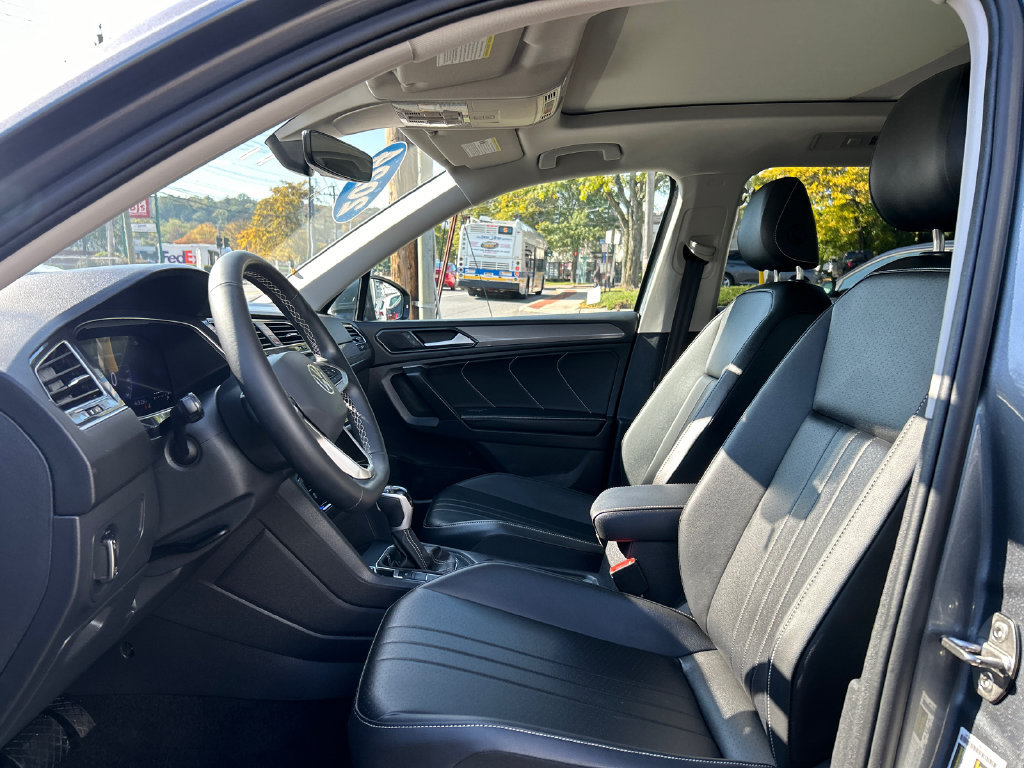 Used 2024 Volkswagen Tiguan SE AWD/4WD image 10