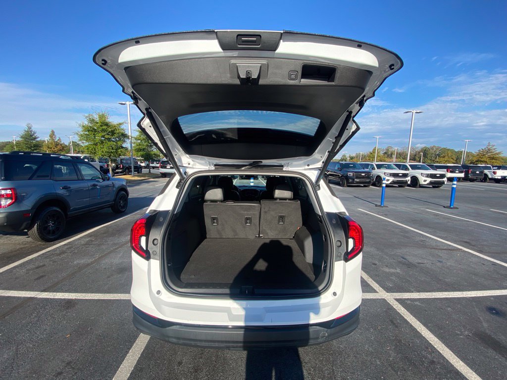 Used 2022 GMC Terrain SLT w/ Infotainment Package II FWD image 28