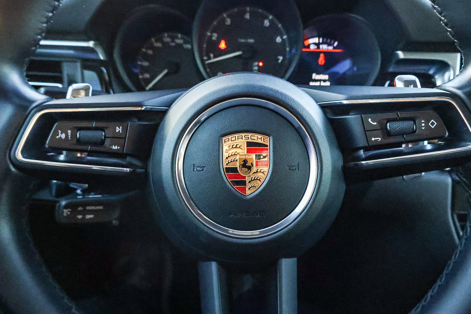 Used 2022 Porsche Macan Base image 32