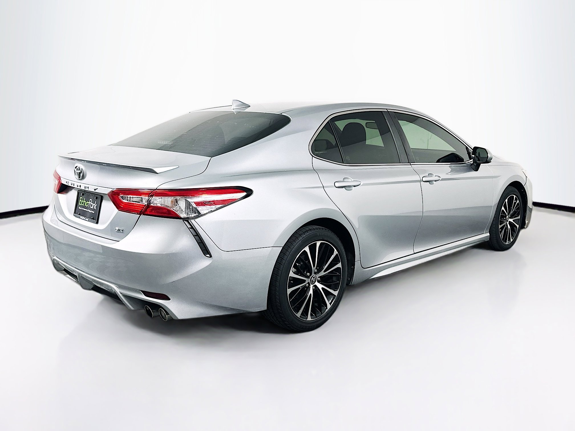 Used 2020 Toyota Camry SE FWD image 9