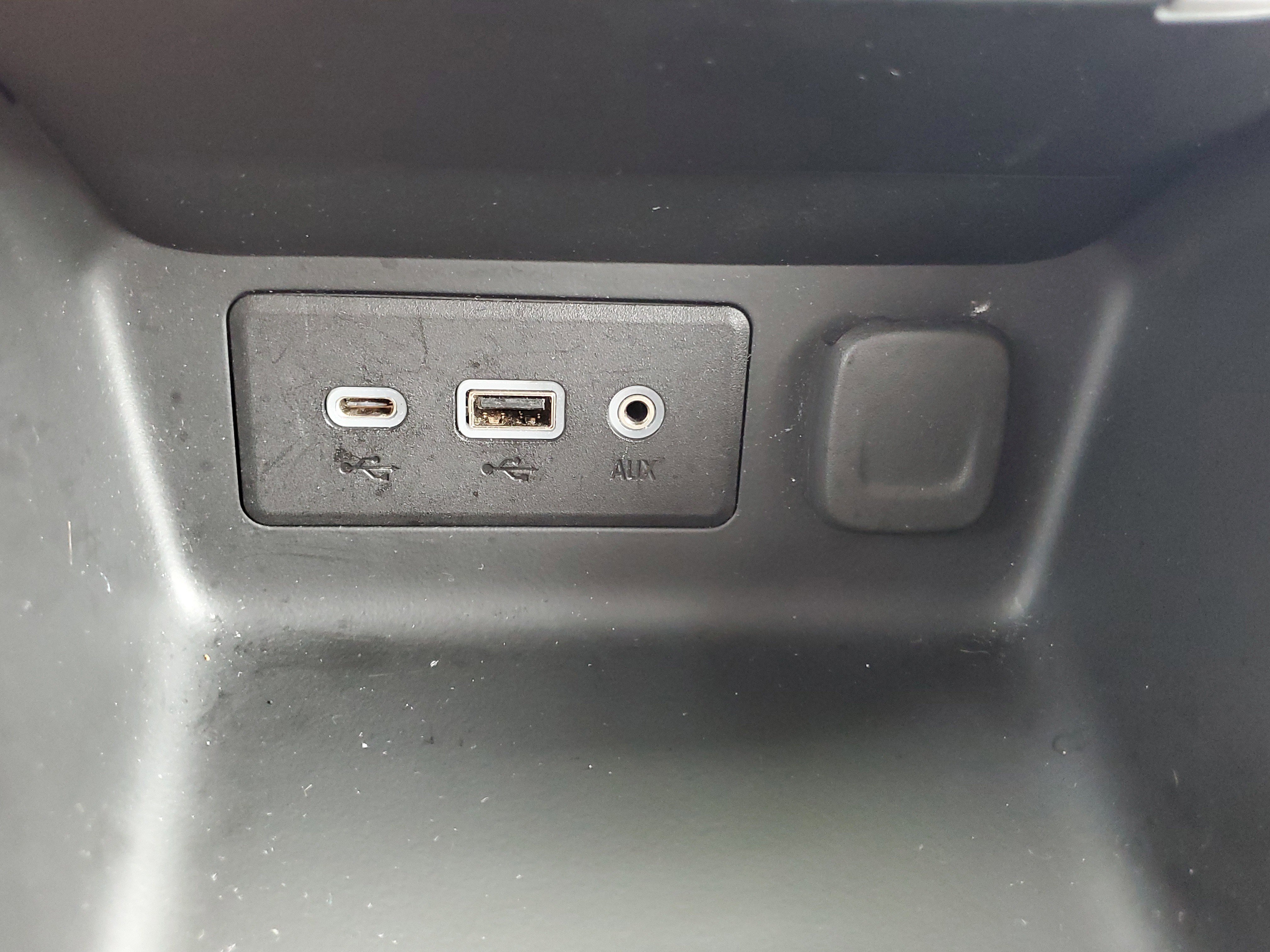 Used 2024 GMC Terrain SLE image 27