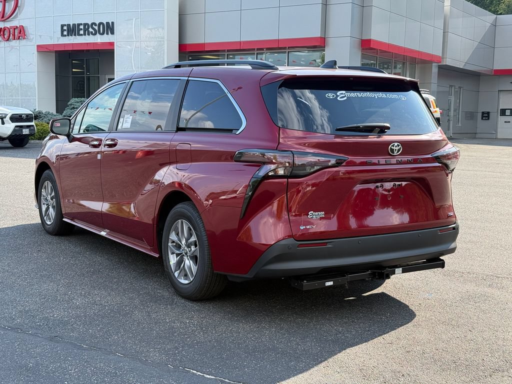 New 2026 Toyota Sienna XLE FWD image 3