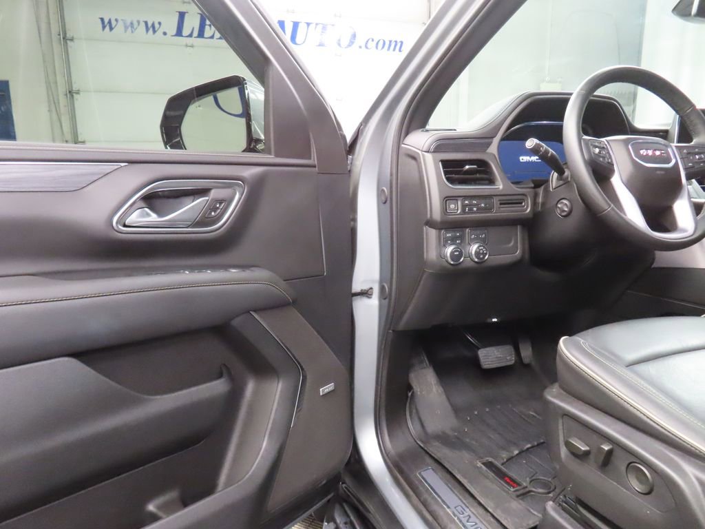 Used 2024 GMC Yukon SLT w/ SLT Luxury Package image 49