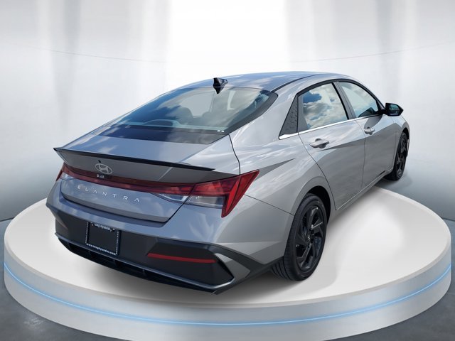 New 2026 Hyundai Elantra SEL Sport Premium FWD image 4