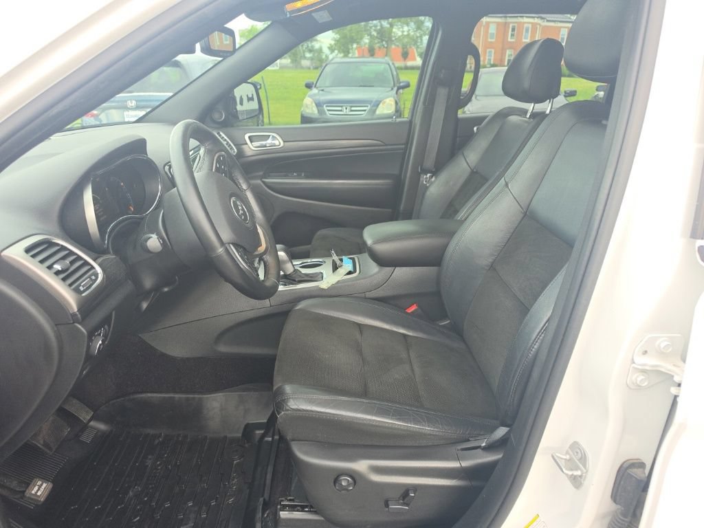 Used 2019 Jeep Grand Cherokee Altitude AWD/4WD image 13