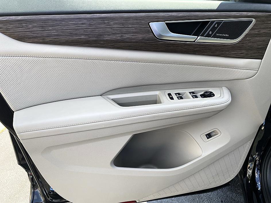 Used 2024 Volkswagen Atlas SEL Premium R-Line image 9