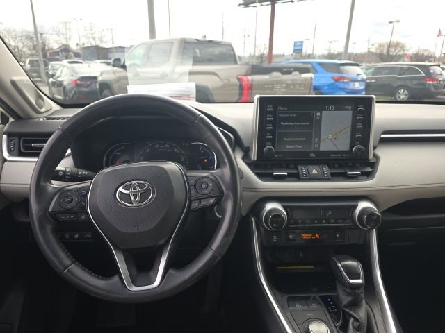 Used 2020 Toyota RAV4 Limited image 11