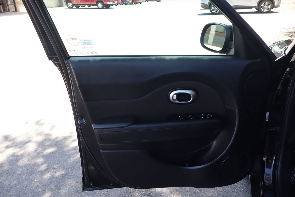 Used 2016 Kia Soul FWD image 23