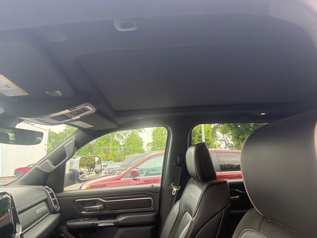 Used 2024 RAM 1500 Laramie AWD/4WD image 9