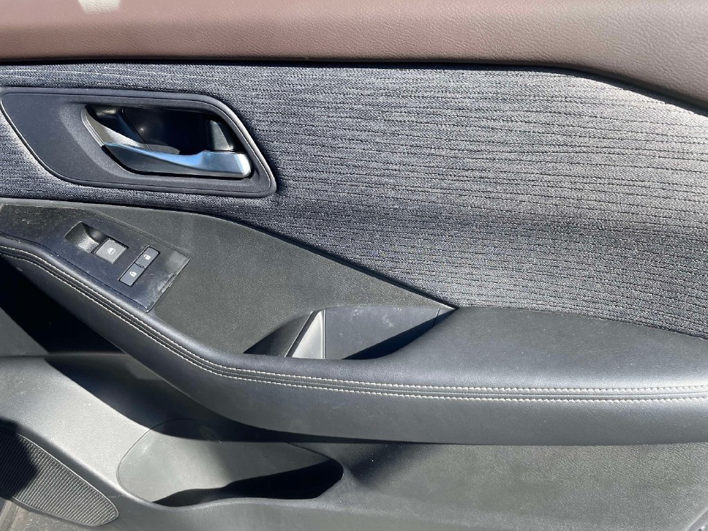 Used 2023 Nissan Rogue SV AWD/4WD image 9