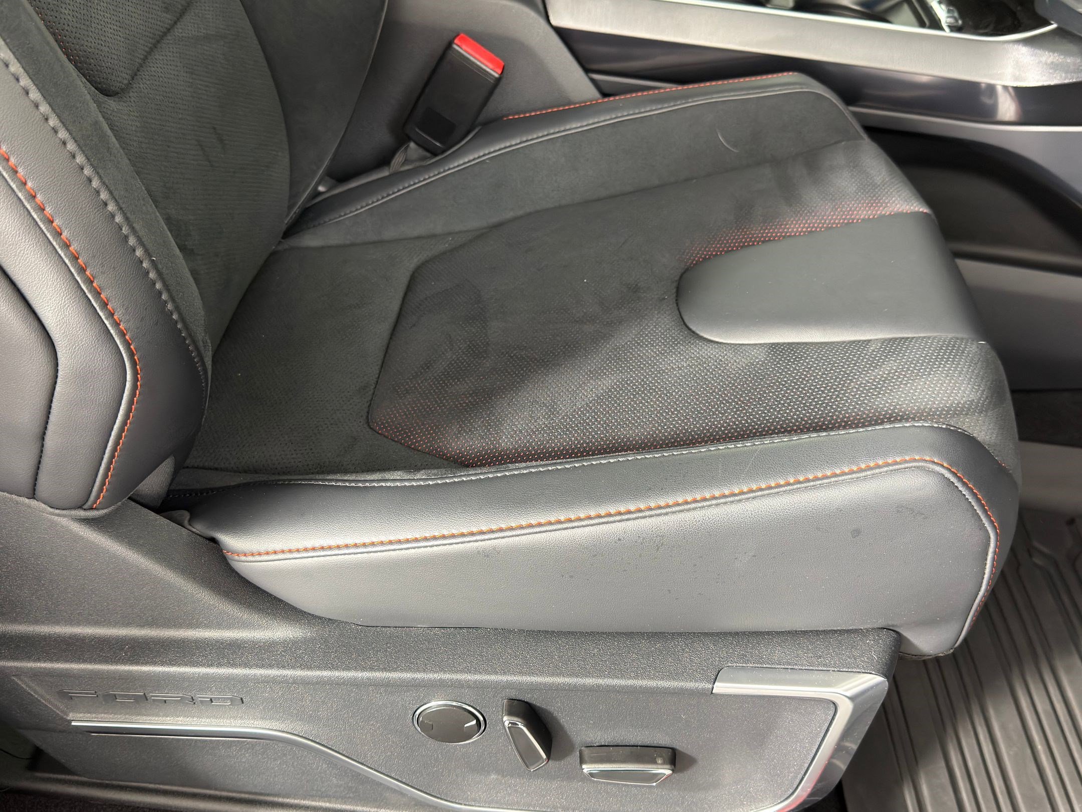 Used 2025 Ford F150 Raptor w/ Equipment Group 803A Raptor R image 33