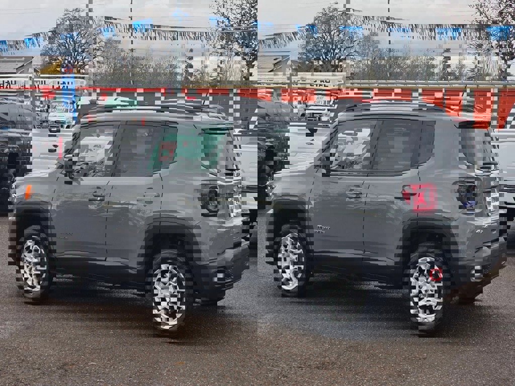 Used 2021 Jeep Renegade Latitude w/ Luxury Group I image 2