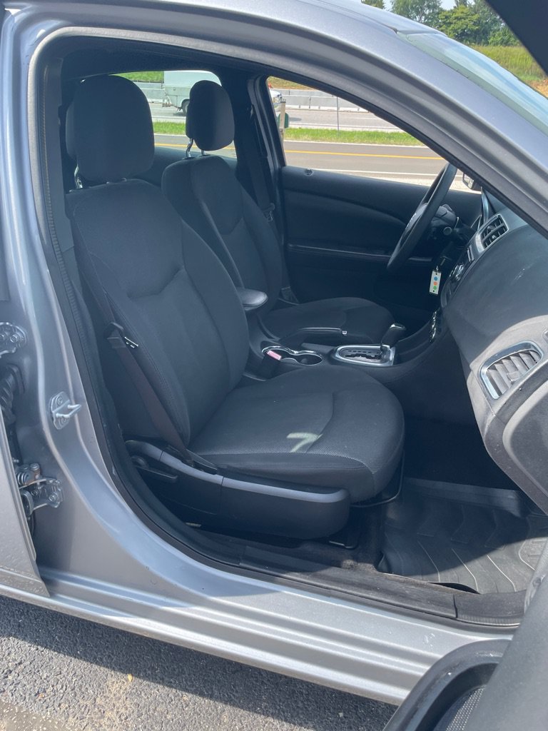 Used 2013 Dodge Avenger SE FWD image 22
