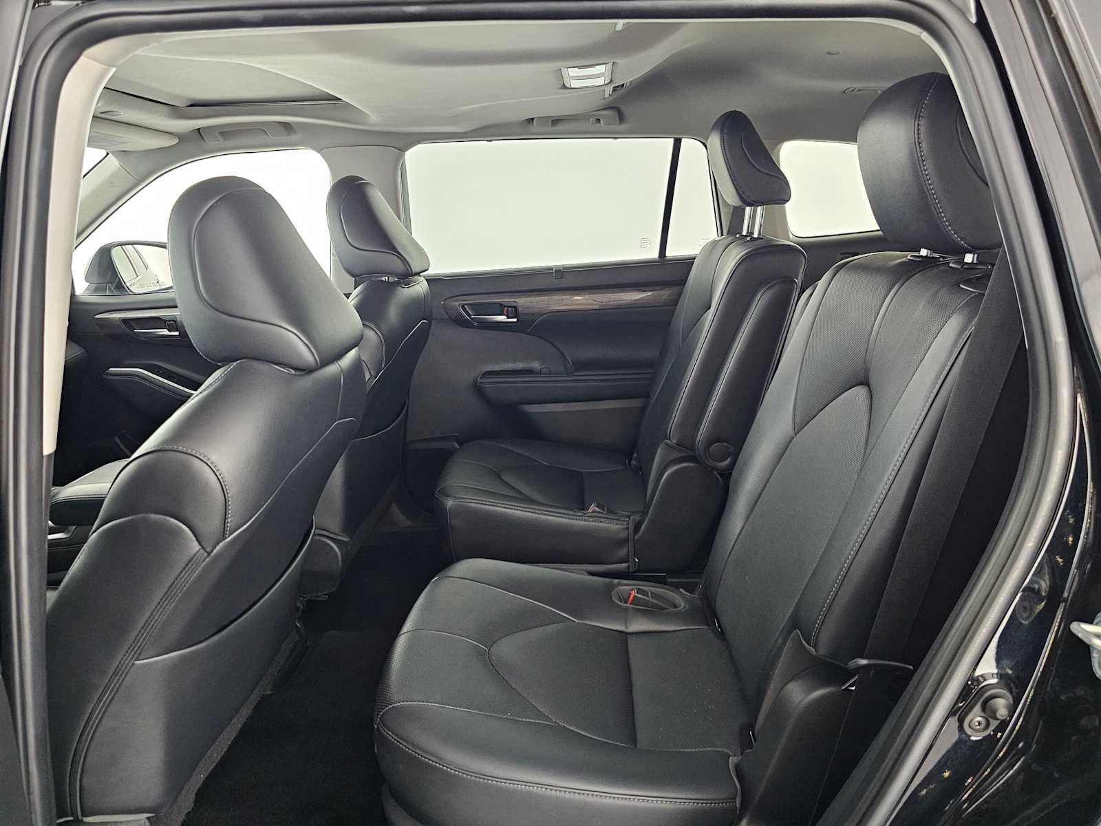 Used 2023 Toyota Highlander Limited FWD image 27