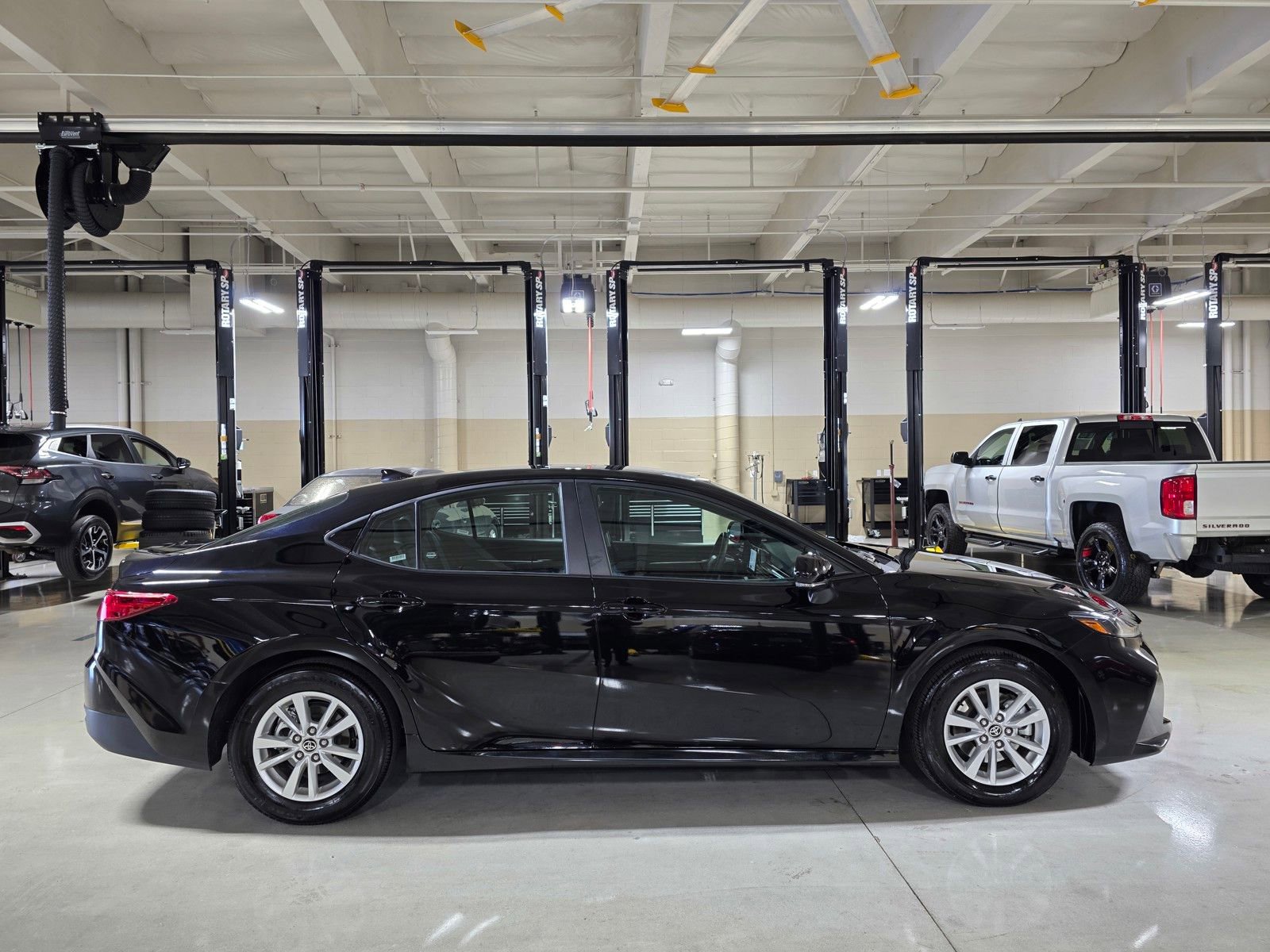 Used 2025 Toyota Camry LE image 8