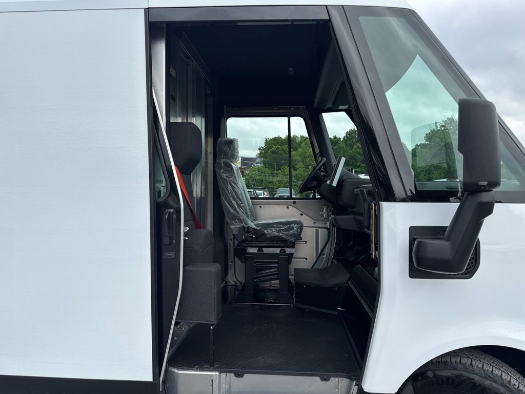 Used 2024 Chevrolet Brightdrop 400 w/ Commercial Equipment Package AWD/4WD image 23