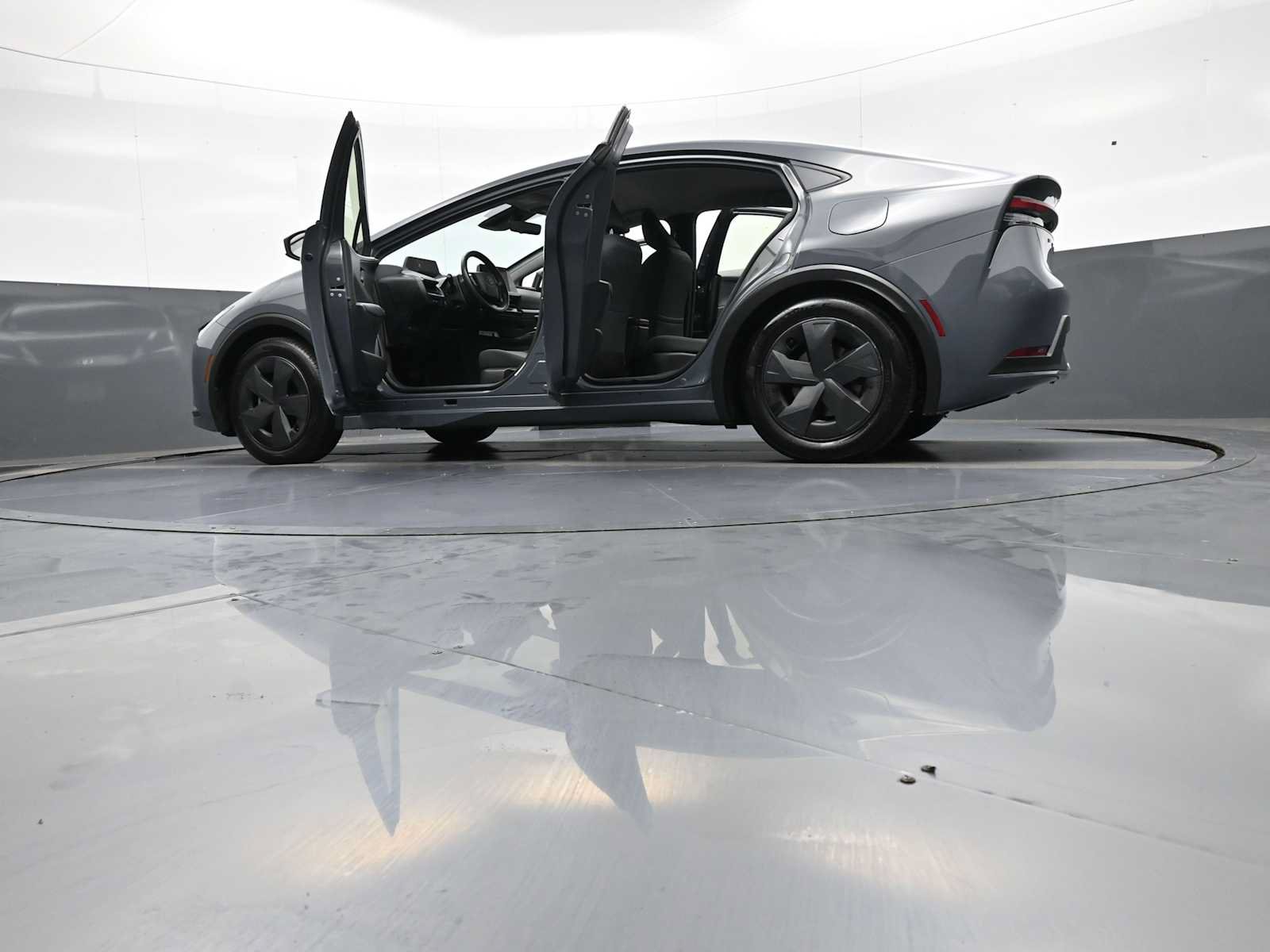 Certified 2025 Toyota Prius LE FWD image 48