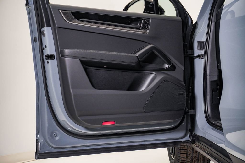 New 2026 Porsche Cayenne Coupe AWD/4WD image 25