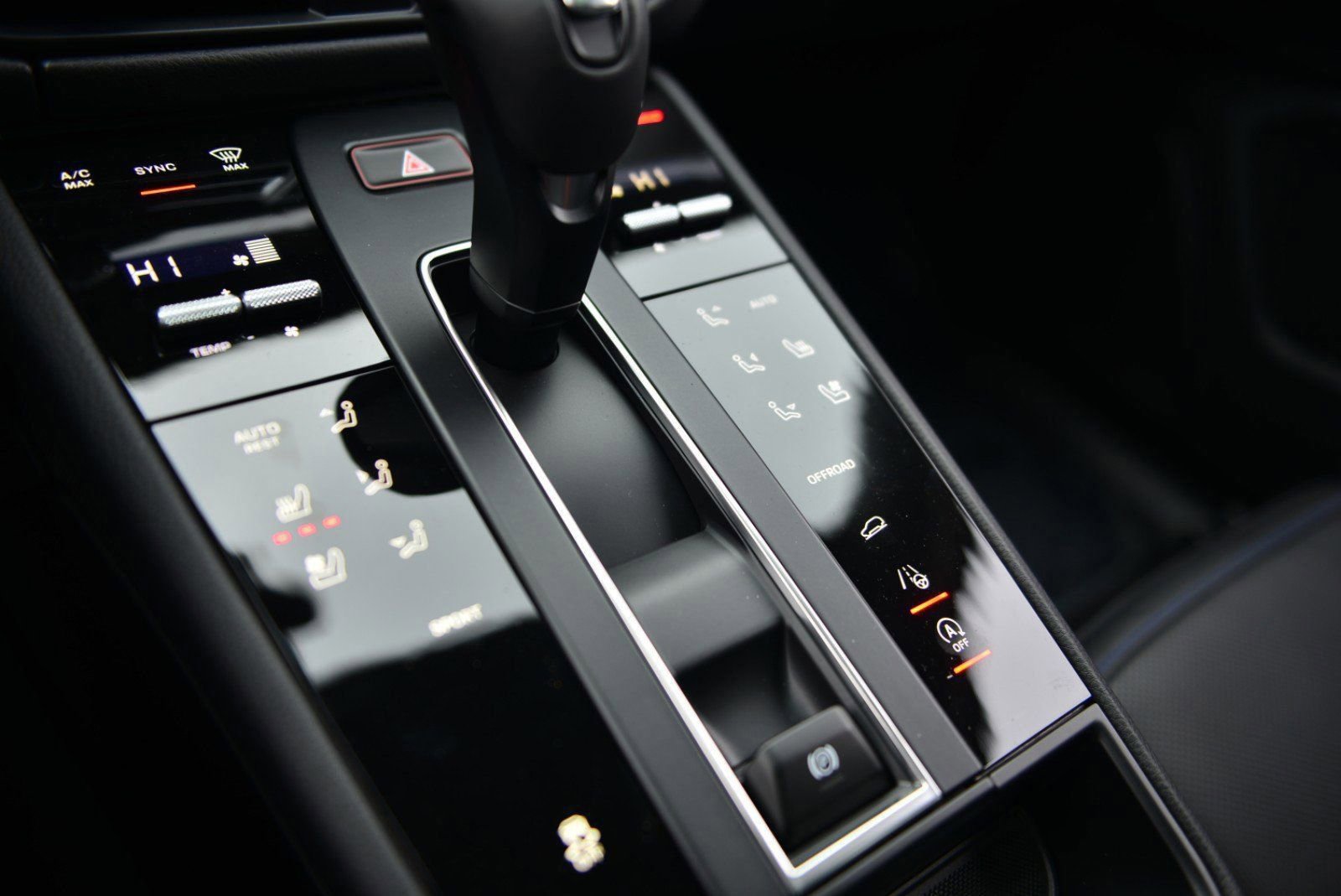 Used 2025 Porsche Macan image 33