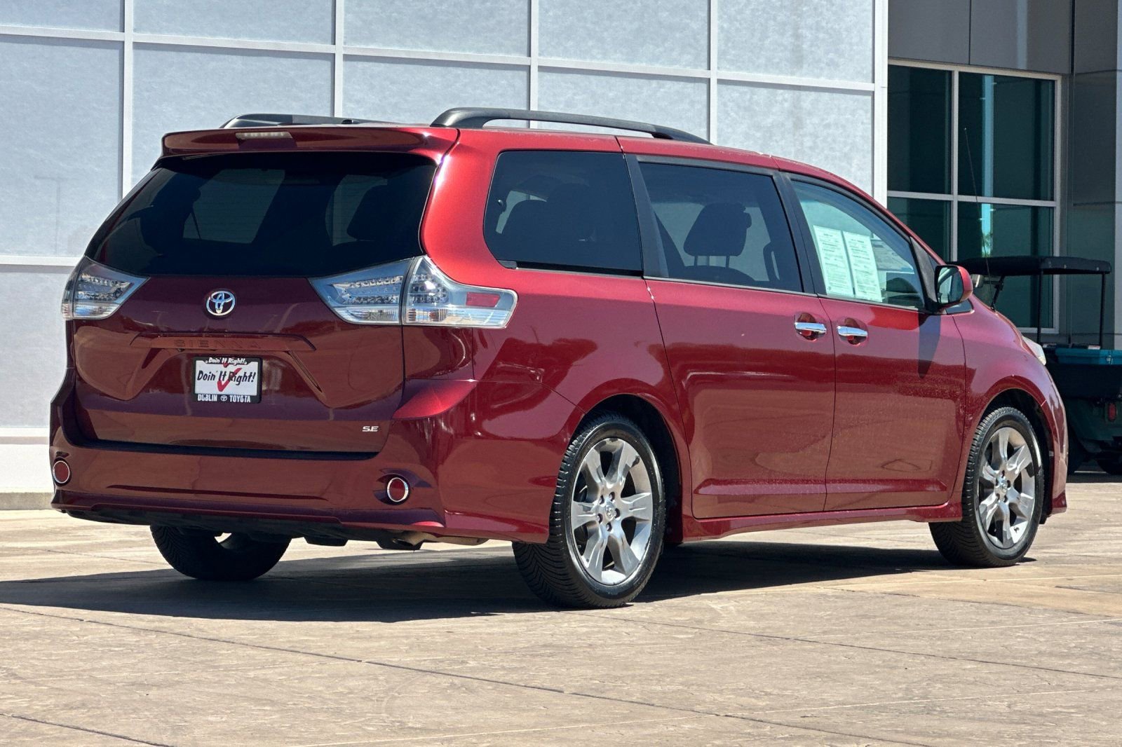 Used 2014 Toyota Sienna SE FWD image 4
