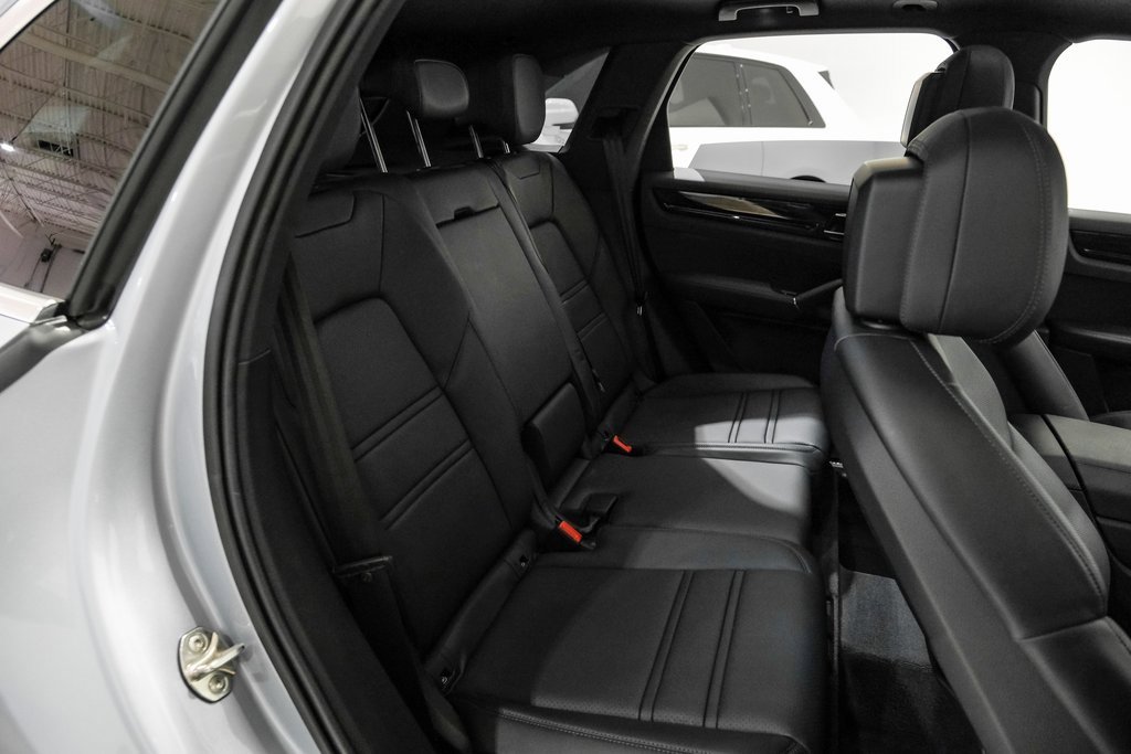 Used 2023 Porsche Cayenne image 32