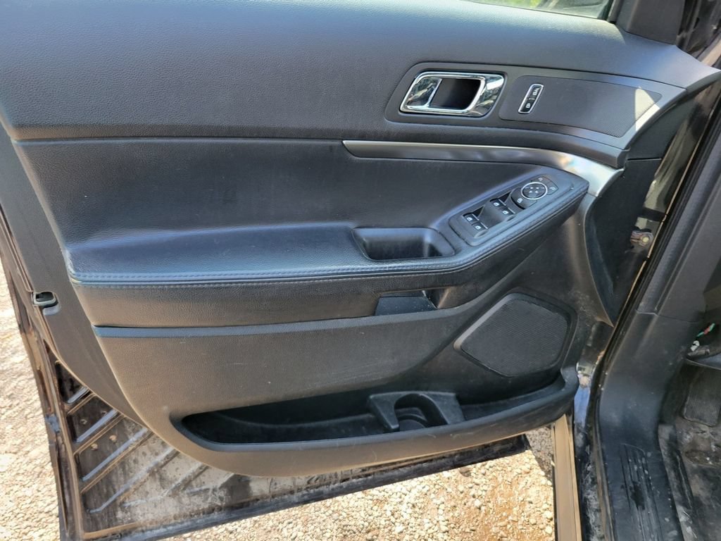 Used 2016 Ford Explorer 4WD Police Interceptor w/ 2-tone Vinyl Package #1 image 9